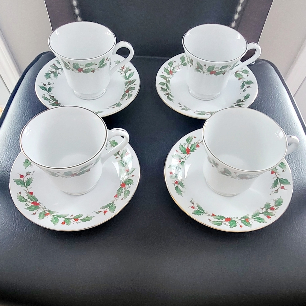 China Pearl NOEL Fine China Liling FOUR (4) Cups and Saucers *Christmas*